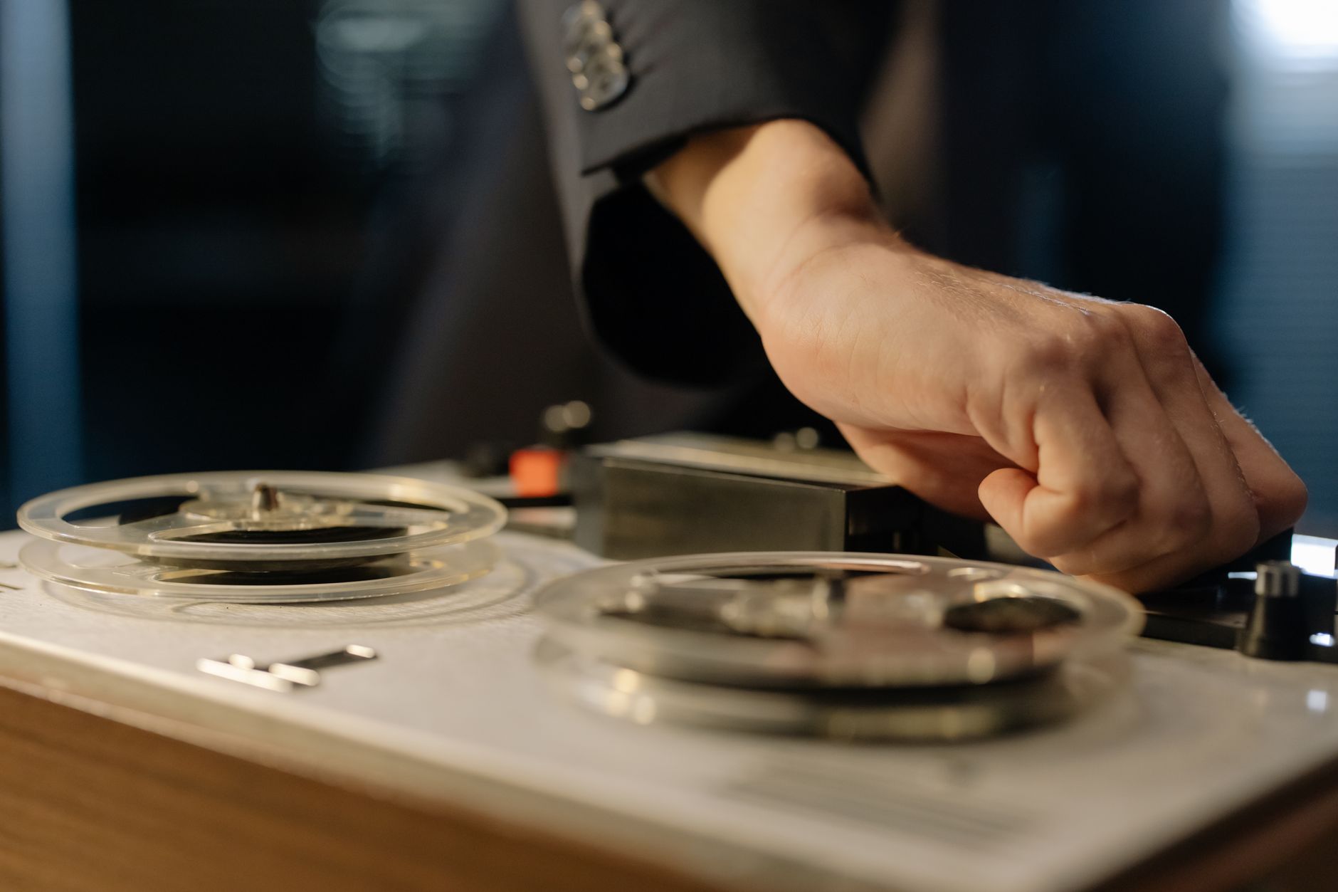 Müzik Dinleme Alışkanlıklarının Fizyolojisi: Analog Plaklardan Dijital Algoritmalara Beynimizin Sesle İmtihanı